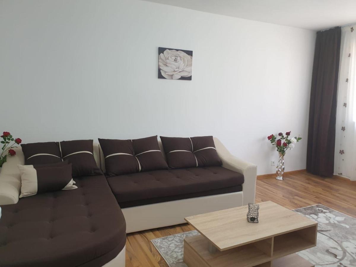 Cazare Apartament Cu 2 Camere Nehoiu Exteriér fotografie
