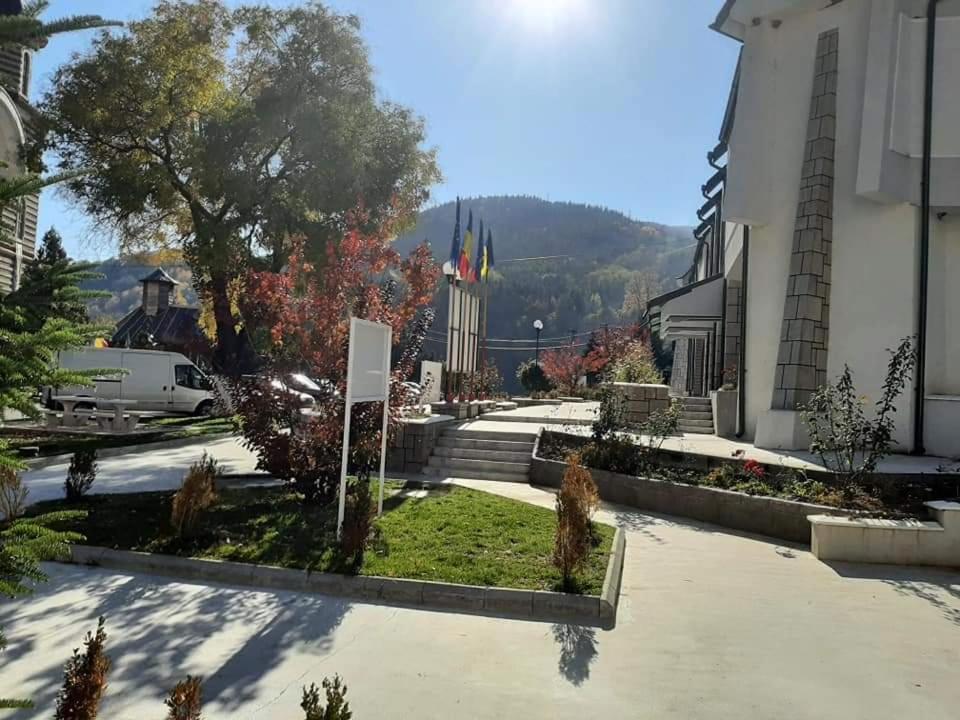 Cazare Apartament Cu 2 Camere Nehoiu Exteriér fotografie