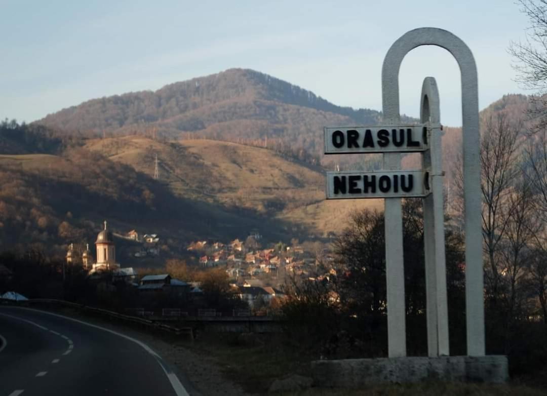 Cazare Apartament Cu 2 Camere Nehoiu Exteriér fotografie