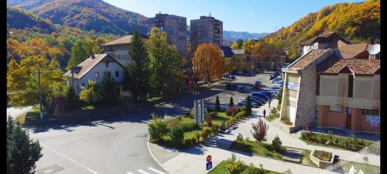 Cazare Apartament Cu 2 Camere Nehoiu Exteriér fotografie